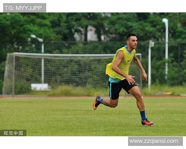 广州足球队在精英赛中以90分稳居积分榜首位展现强劲实力